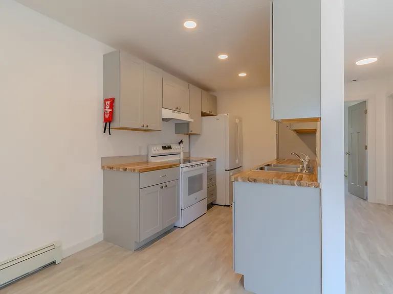 Ingalls Avenue Apartments — Photo 17