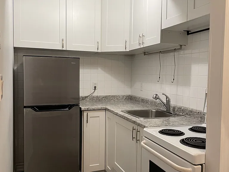 150 Charlton Ave E #2005 — Photo 11