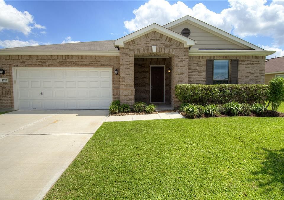 1st image of 15202 Thistle Rock Ln