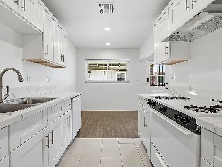 14153 Moorpark St — Photo 5