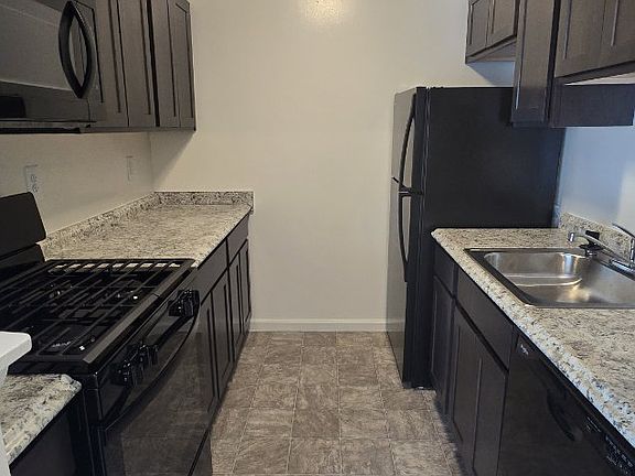 5th image of 162 Hammarlee Rd APT L
