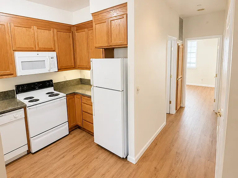 Hartford Square Apartments — Photo 11
