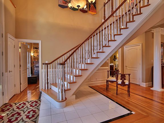 Free floating stairway