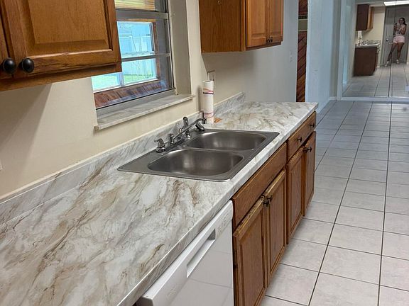 4th image of 1155 SE Sabina Lane