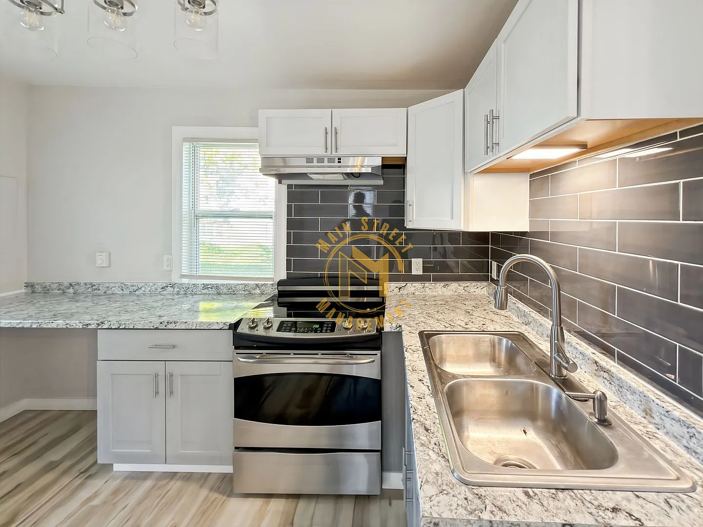 1 Bed 1 Bath Single Family Home — Photo 2