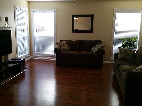 3rd image of 4915 Linden Pl