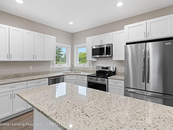 5th image of 1635 Pattengill Ave