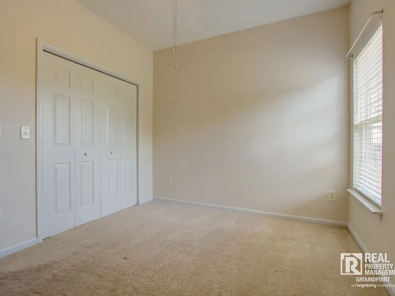 2815 Summertrees Blvd — Photo 13