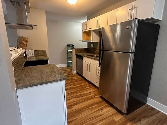 3rd image of 191 106th Ave SE APT 5