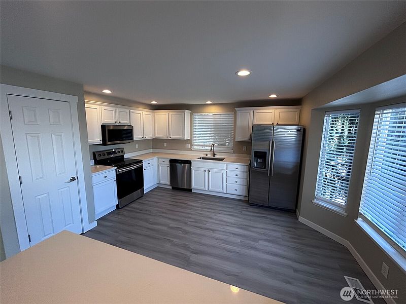 4th image of 7621 67th Street NE