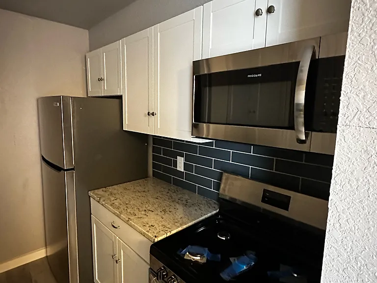 1200 N Cedar Ave #424 — Photo 1