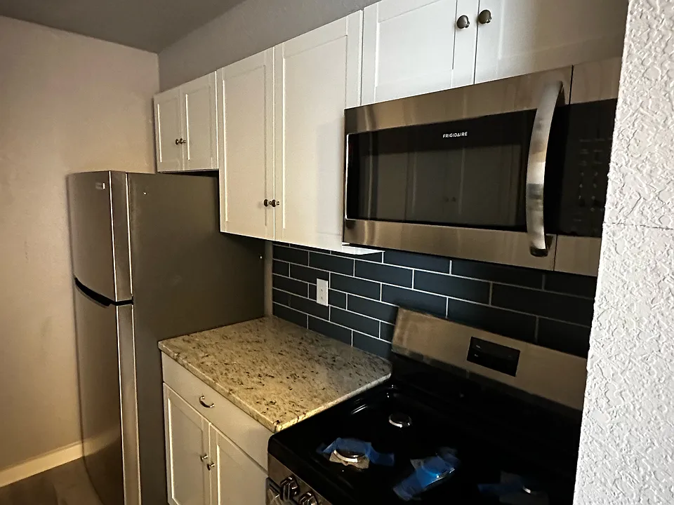 1200 N Cedar Ave #424