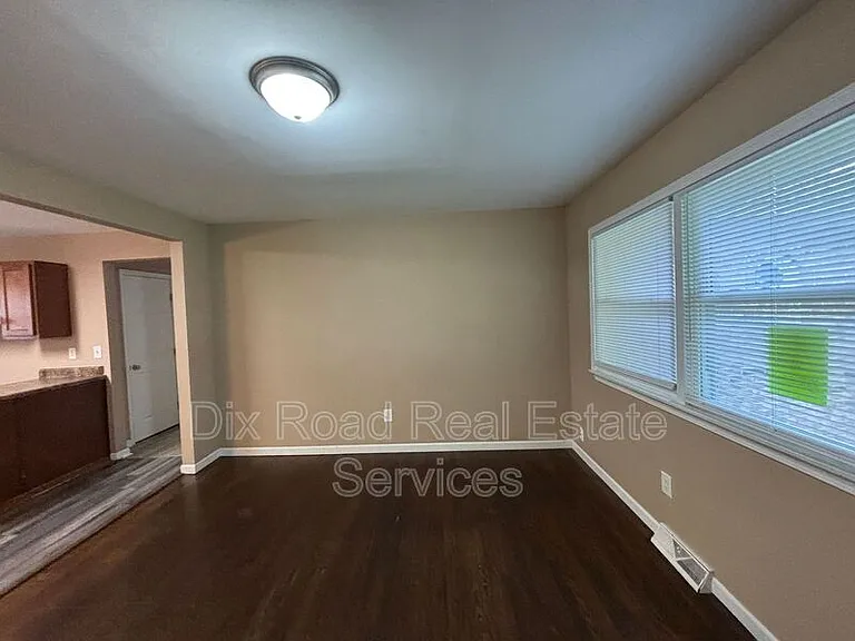 601 Brelsford Ave — Photo 8
