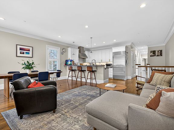 4th image of 844 E 4th St APT 2