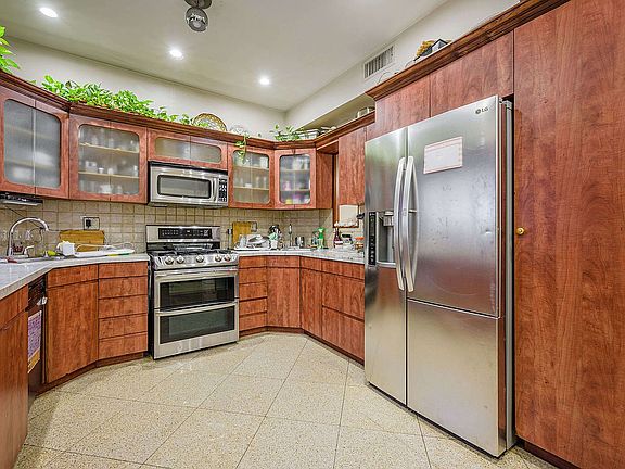 4th image of 1221 Avenue