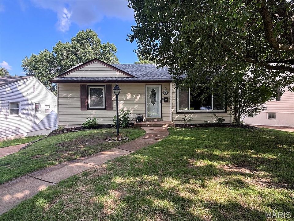 1st image of 986 Woodbine Dr