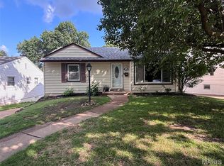 986 Woodbine Dr, Saint Louis, MO 63126