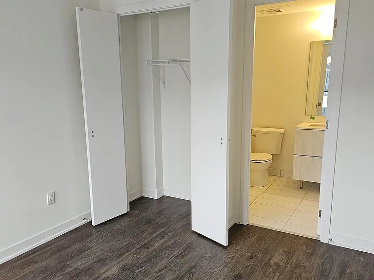 12 David Eyer Rd #Townhouse 1120 — Photo 8
