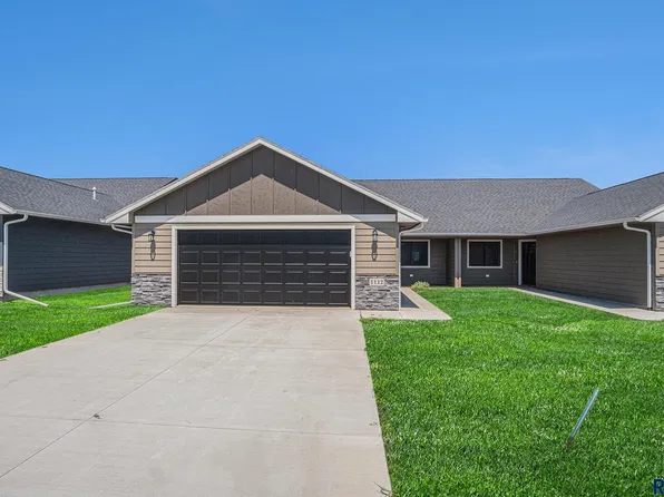 1112 11th St NE, Madison, SD 57042