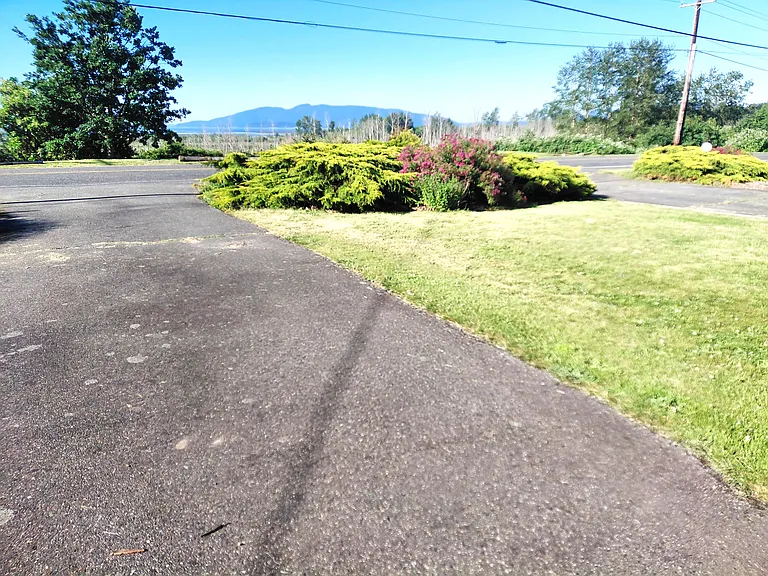 1584 Marine Dr — Photo 4