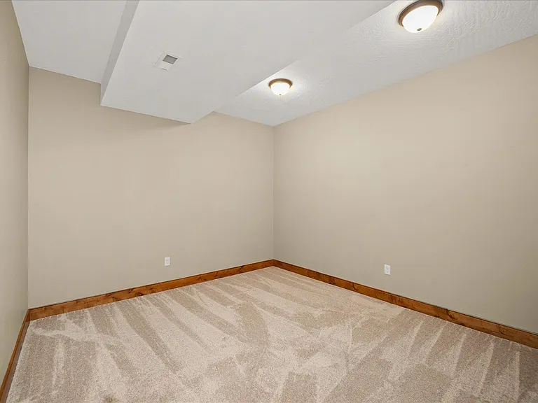 316 W Austin Rd — Photo 40