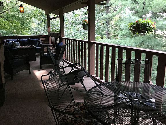 Main/Upper Deck 12 x 35 ft