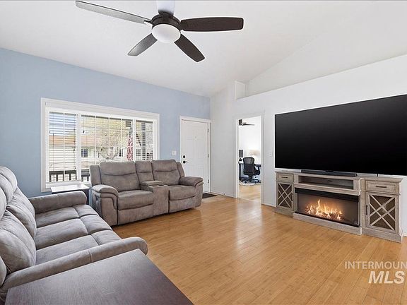4th image of 2509 E Lily Ave