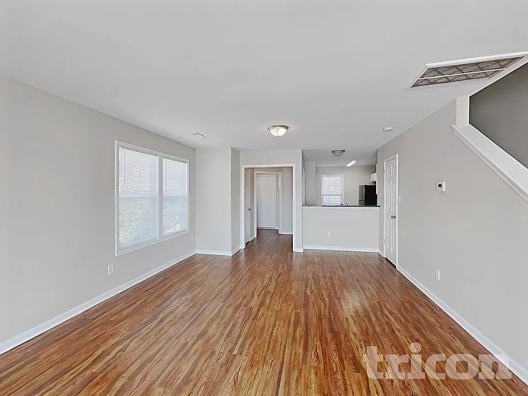 4504 Valendra Dr — Photo 4