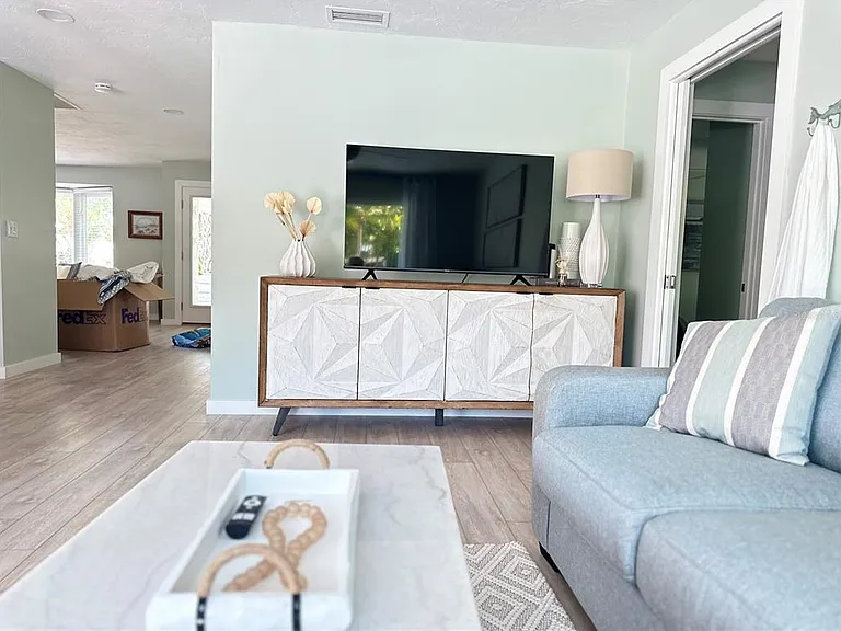 1723 Stanford Ln — Photo 16