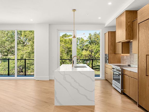 2nd image of 321 31st Ave N #415