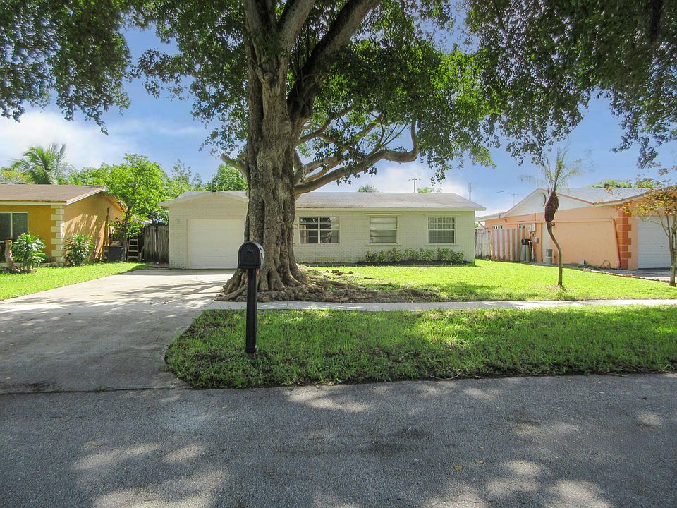 1st image of 704 SW 74th Avenue