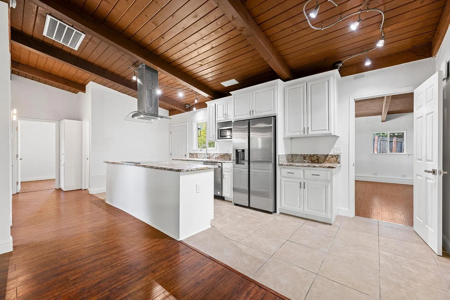 4 bed, 1600 sqft, $1,350 — Photo 1