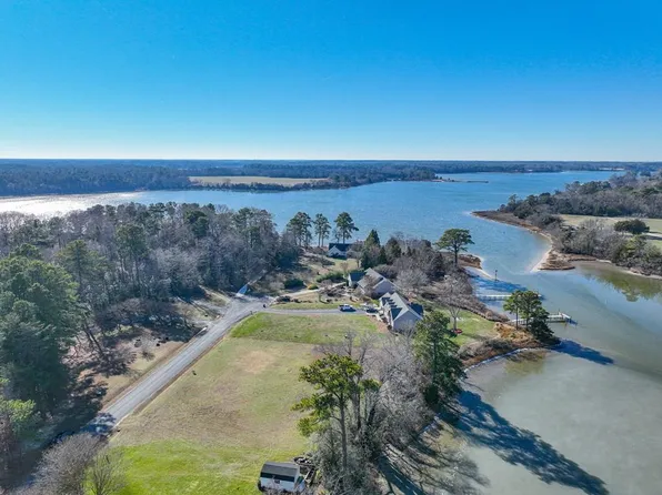 18 Bluff Dr, Belle Haven, VA 23306