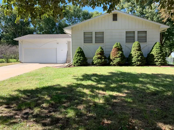 2207 McDowell Ave, Manhattan, KS 66502