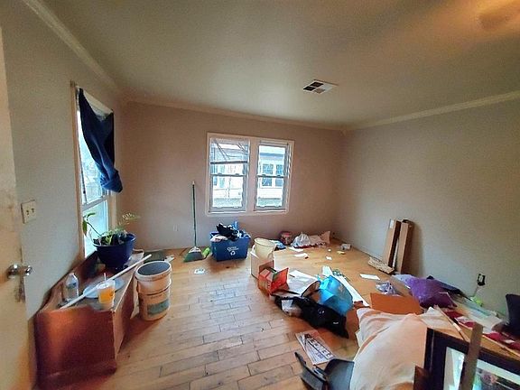 3rd image of 138 S Oak Ave