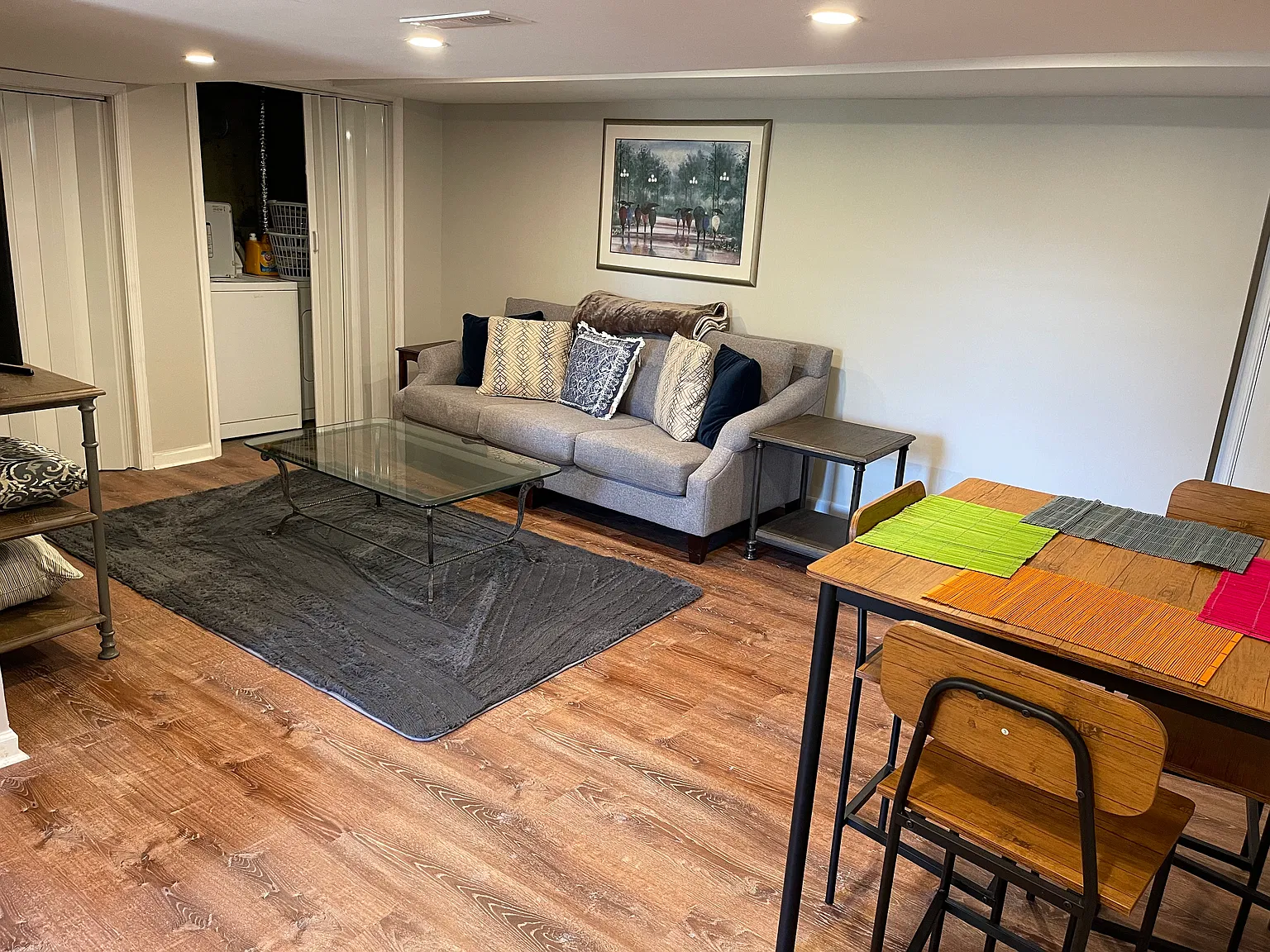 2 bed, 700 sqft, $2,300 — Photo 2