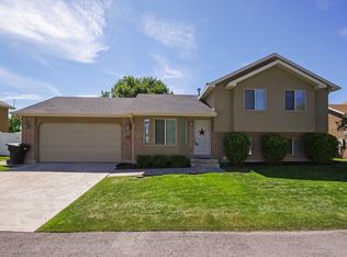 22 W Stauffer Ln, Murray, UT 84107