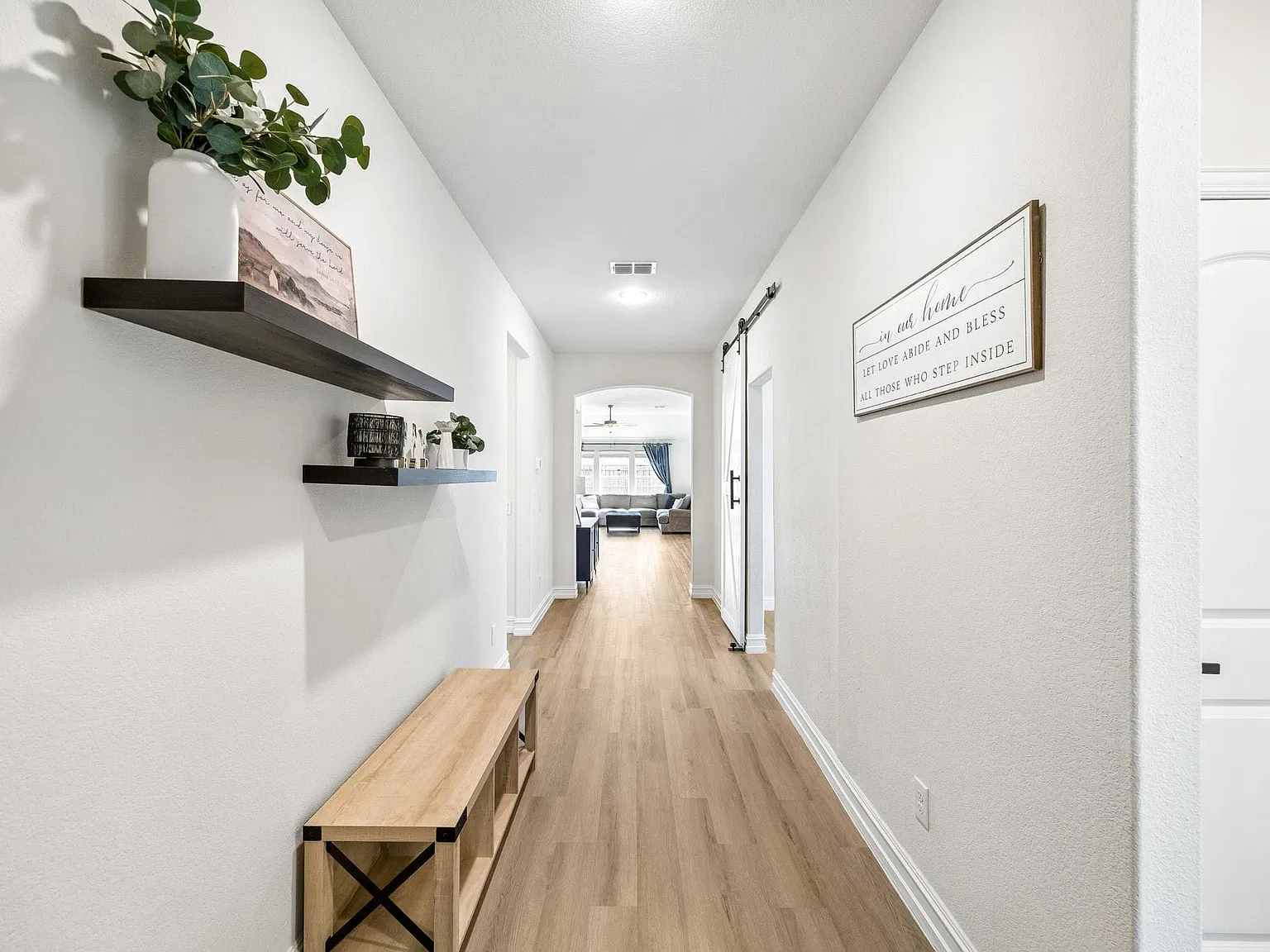 4 bed, 2.0 bath, 2189 sqft, $2,850 — Photo 3