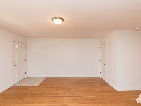 4th image of 163 W Division St #309F