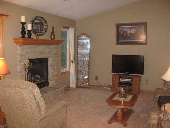 4th image of 405 Hazeltine Pl NE