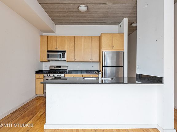 4th image of 630 N Franklin St APT 821