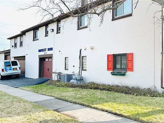 2nd image of 954 Brighton Rd