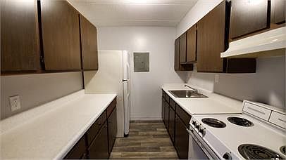 2nd image of 318 E Main St