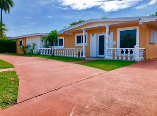 1100 NE 184th St, Miami, FL 33179