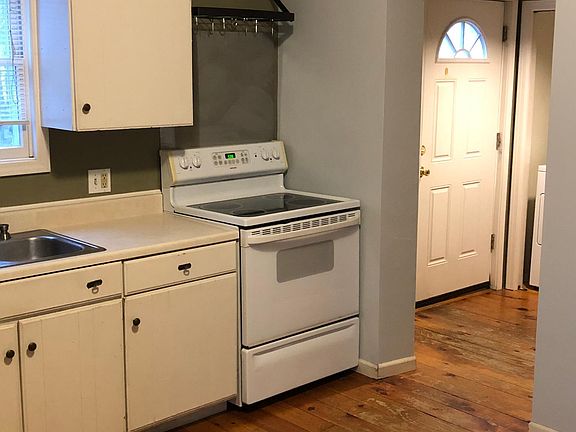 3rd image of 217 S Jefferson St #1