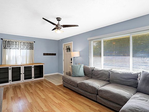 5th image of 506 E Douglas Dr