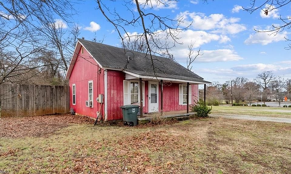 2nd image of 3707 Melvin Pl