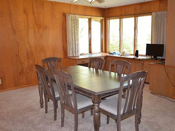 3rd image of 1143 Oxford Dr