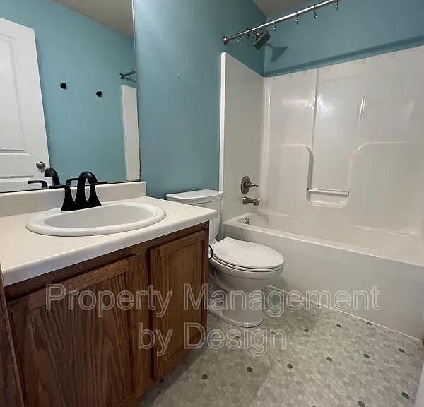 1005 NE Kamies Ln #1 — Photo 9