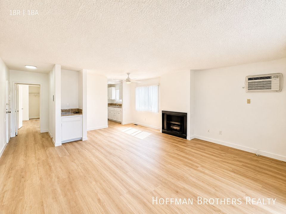 1st image of 1000 N Doheny Dr APT 101